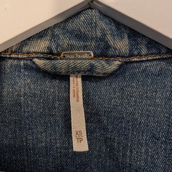 Free People Denim Trucker Jean Jacket PIGS Patch Classic Retro Style - Size XS - Picture 5 of 7